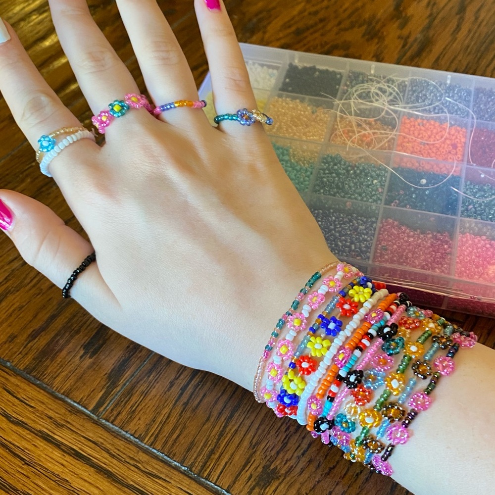 CUSTOM BEADED JEWELRY!DAISY CHAINS,KEYCHAINS,+MORE